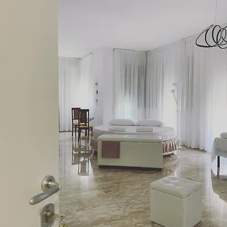 Via Del Corso Room&suite