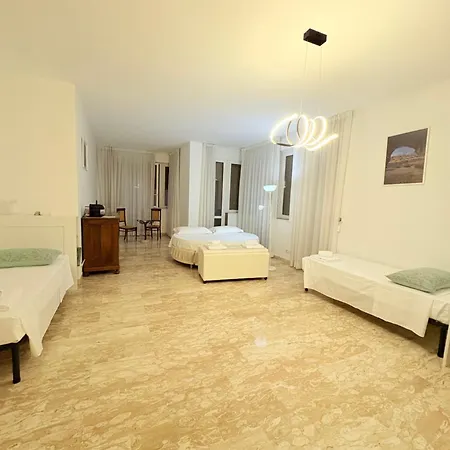 招待所 Via Del Corso Room&suite 马泰拉